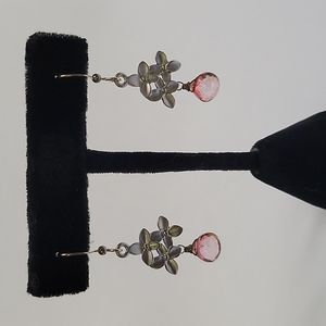 🌷3/$25 Cute floral earrings with pink faceted drops